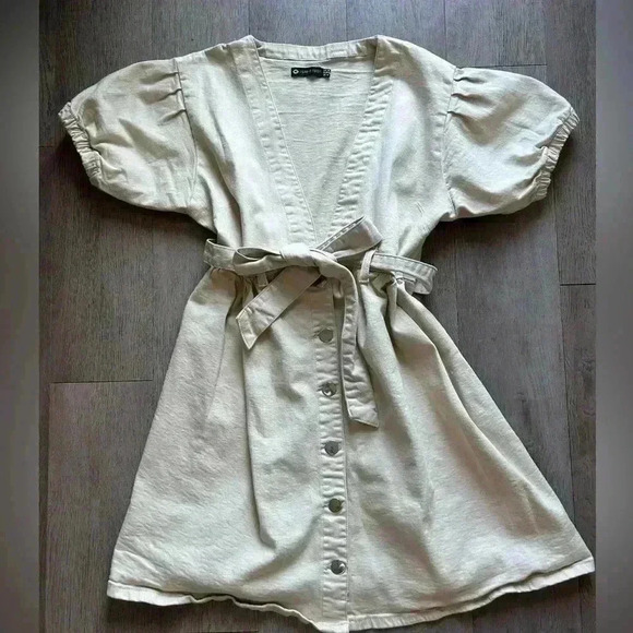 i saw it first Dresses & Skirts - I Saw It First Denim V-neck button dress!